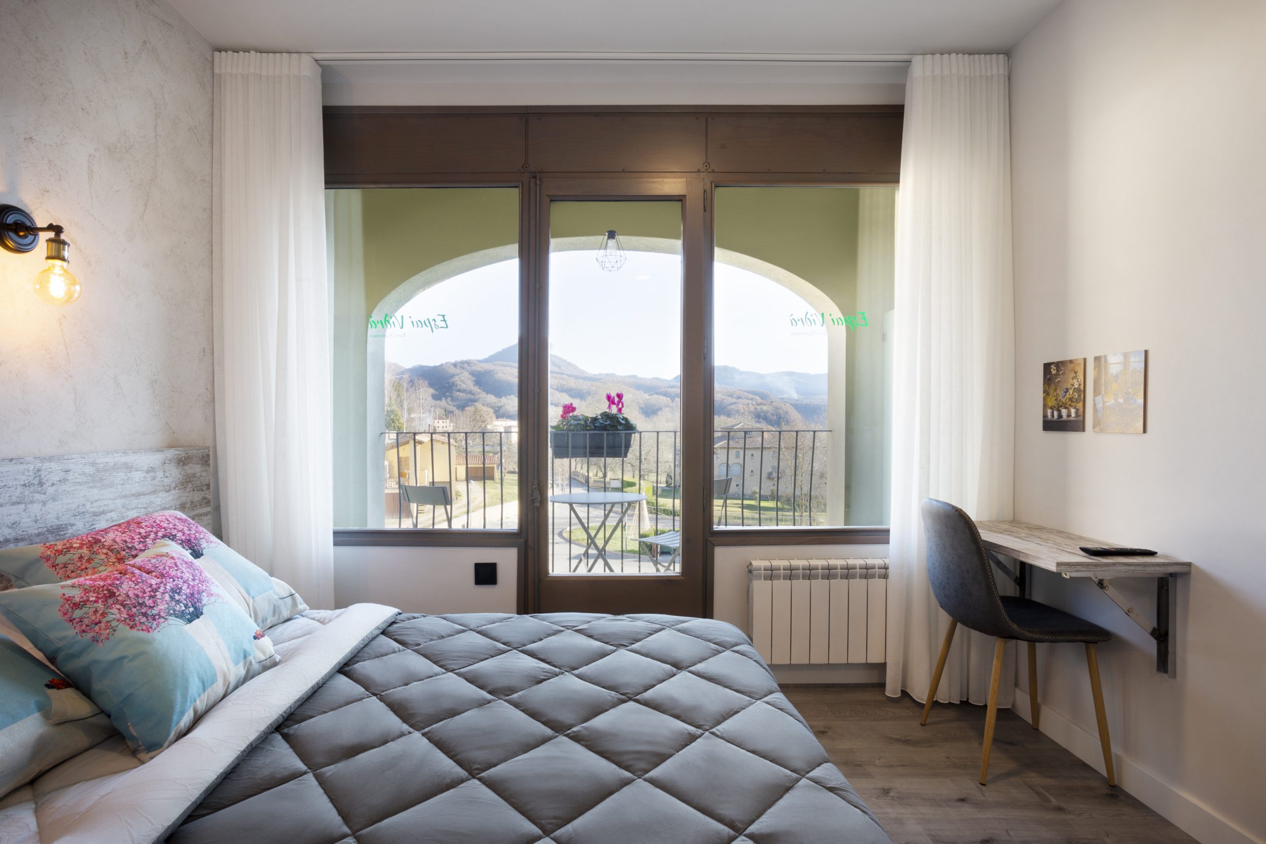 Habitación con balcón en Espai Vidrà