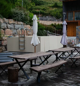 Zona común y terraza en Espai Vidrà