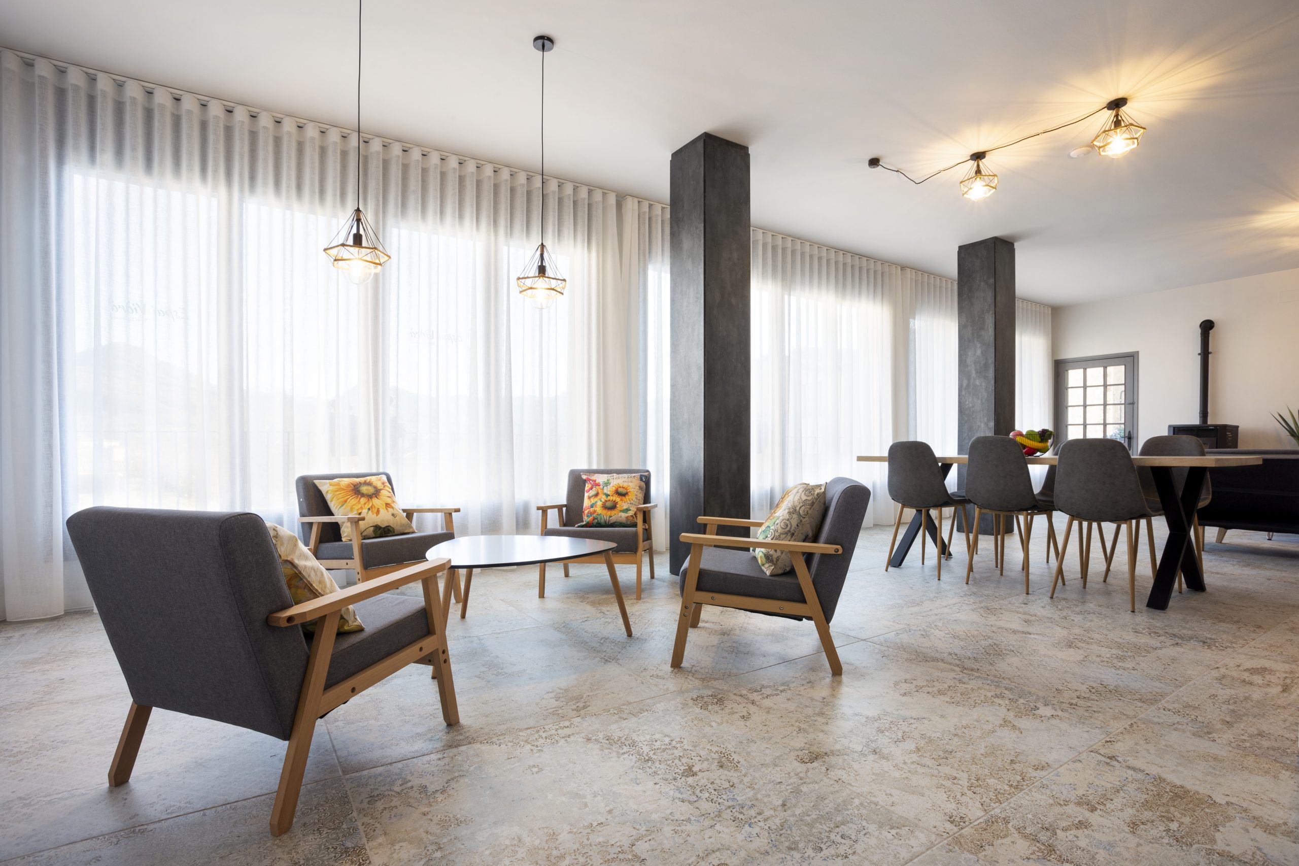 Salón amueblado en Espai Vidrà