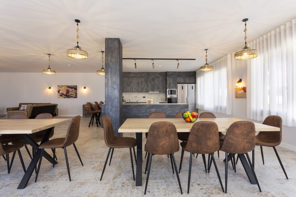 Cocina y comedor conectados en Espai Vidrà